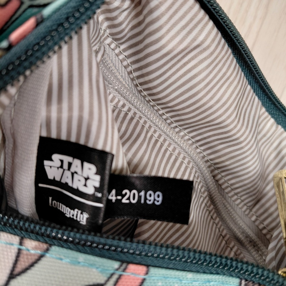 Star Wars Loungefly Baby Yoda Grogu Passport Crossbody Bag Mandalorian Mult Zip - Picture 12 of 16